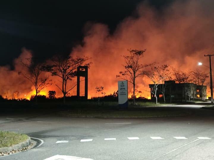 Incêndio atinge área nas proximidades da UFPA de Castanhal