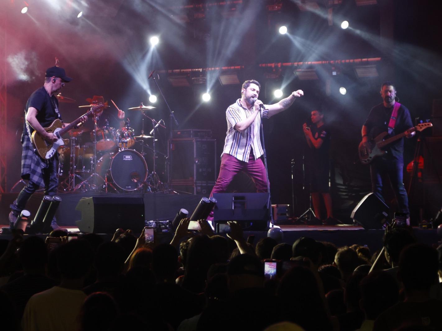 Rosa de Saron levantou o público nesta quarta-feira (21), no Círio Musical, na praça Santuário, em Belém.