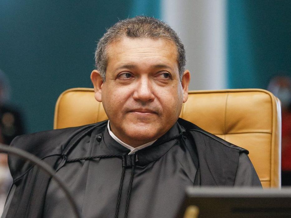 Nunes Marques determina reexibição da propaganda de Flávio Bolsonaro após problema técnico