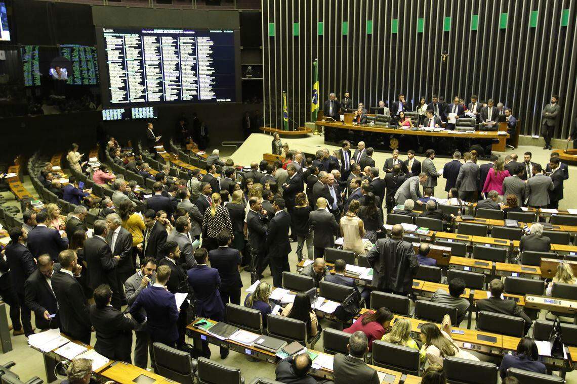 Propostas de Bolsonaro emperram na Câmara dos Deputados