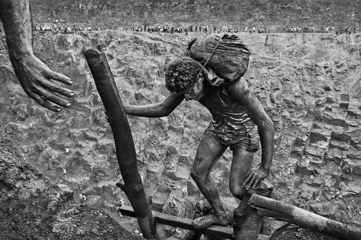 Sebastião Salgado abre exposição com imagens de Serra Pelada | Cultura | O  Liberal