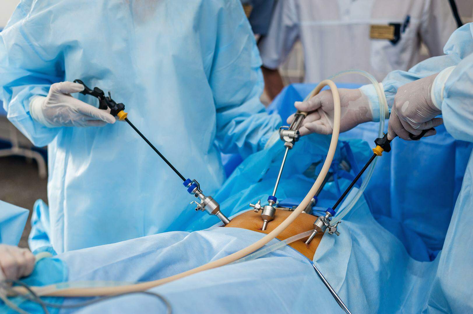 Médicos alertam para perigos da cirurgia plástica feita por quem