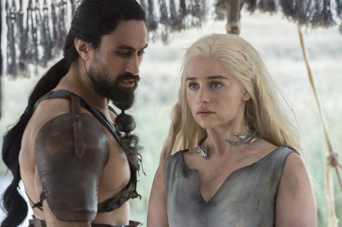 Emilia Clarke conta ter sido pressionada a ficar nua em cenas de Game Of  Thrones | Cultura | O Liberal