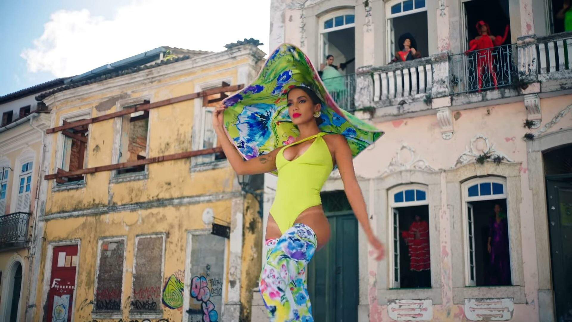 Clipe De Anitta Com Cardi B E Myke Towers Ultrapassa 1 Milhão De ...