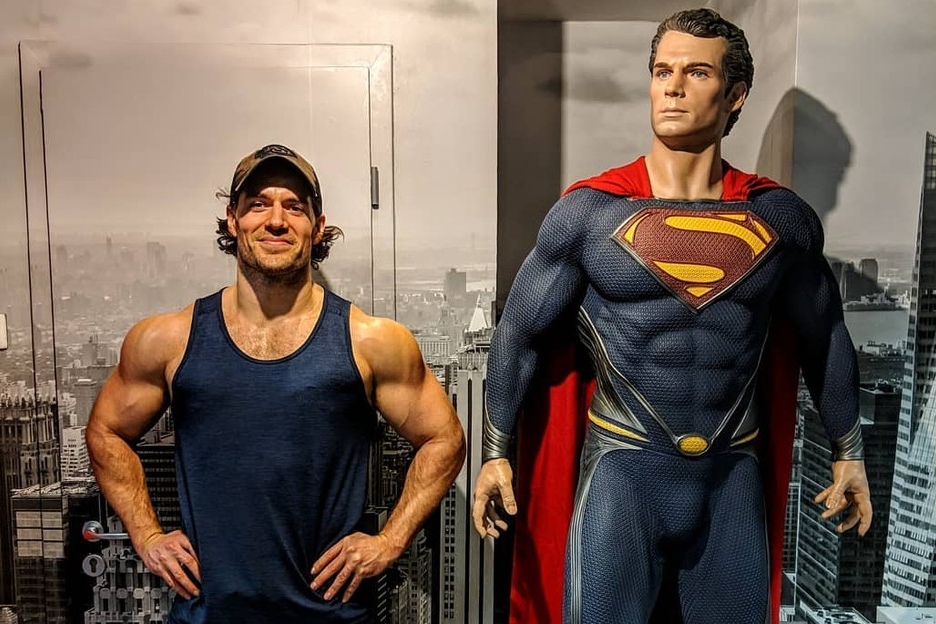 EGO - Henry Cavill, o Superman, visita Pão de Açúcar usando camisa