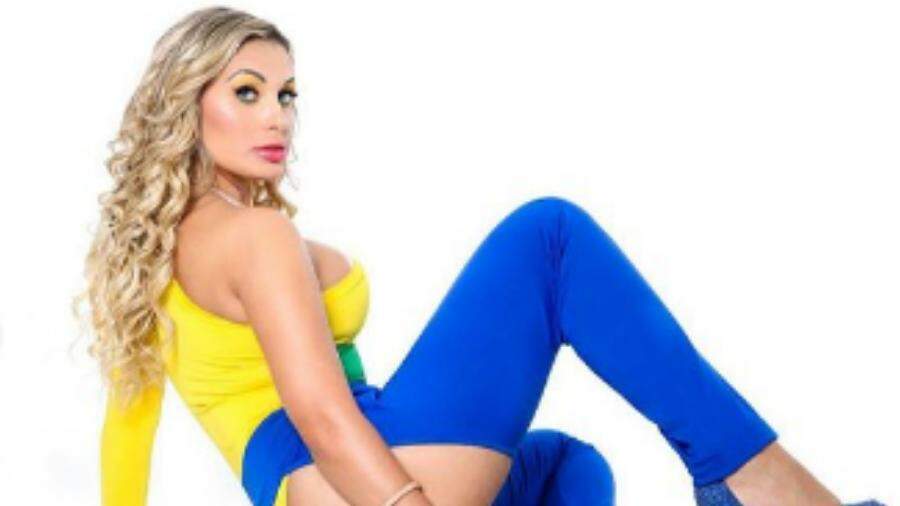 Andressa Urach divulga vídeo pornô com a 'dona da vagina mais