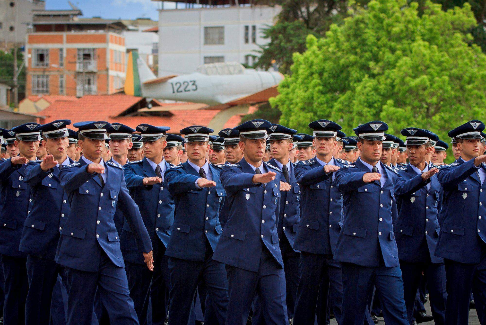 Aeron utica abre sele o para presta o do Servi o Militar