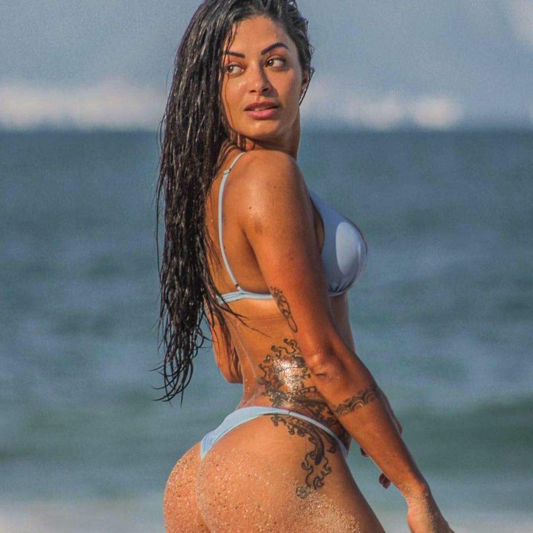 Aline Riscado mostra corpaço e bumbum GG na praia | Amazônia | O Liberal