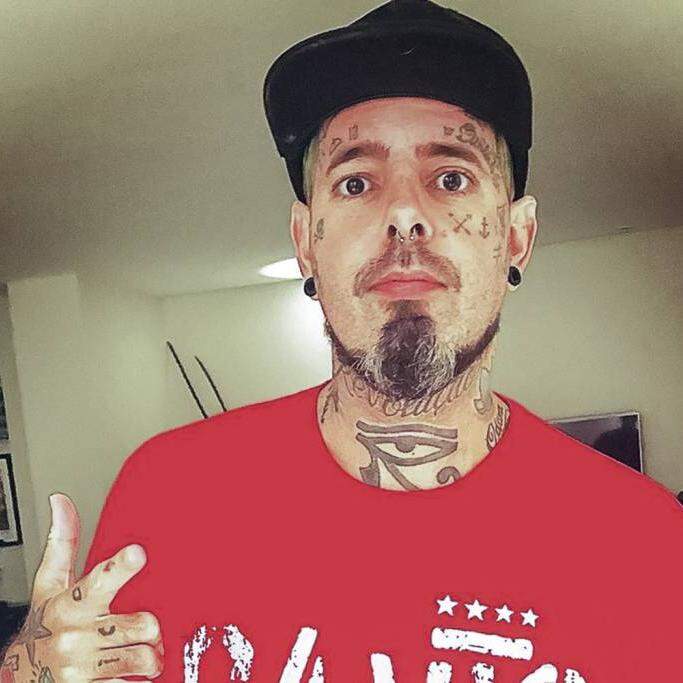 Tico Santa Cruz relata perda de seguidores ao postar foto em