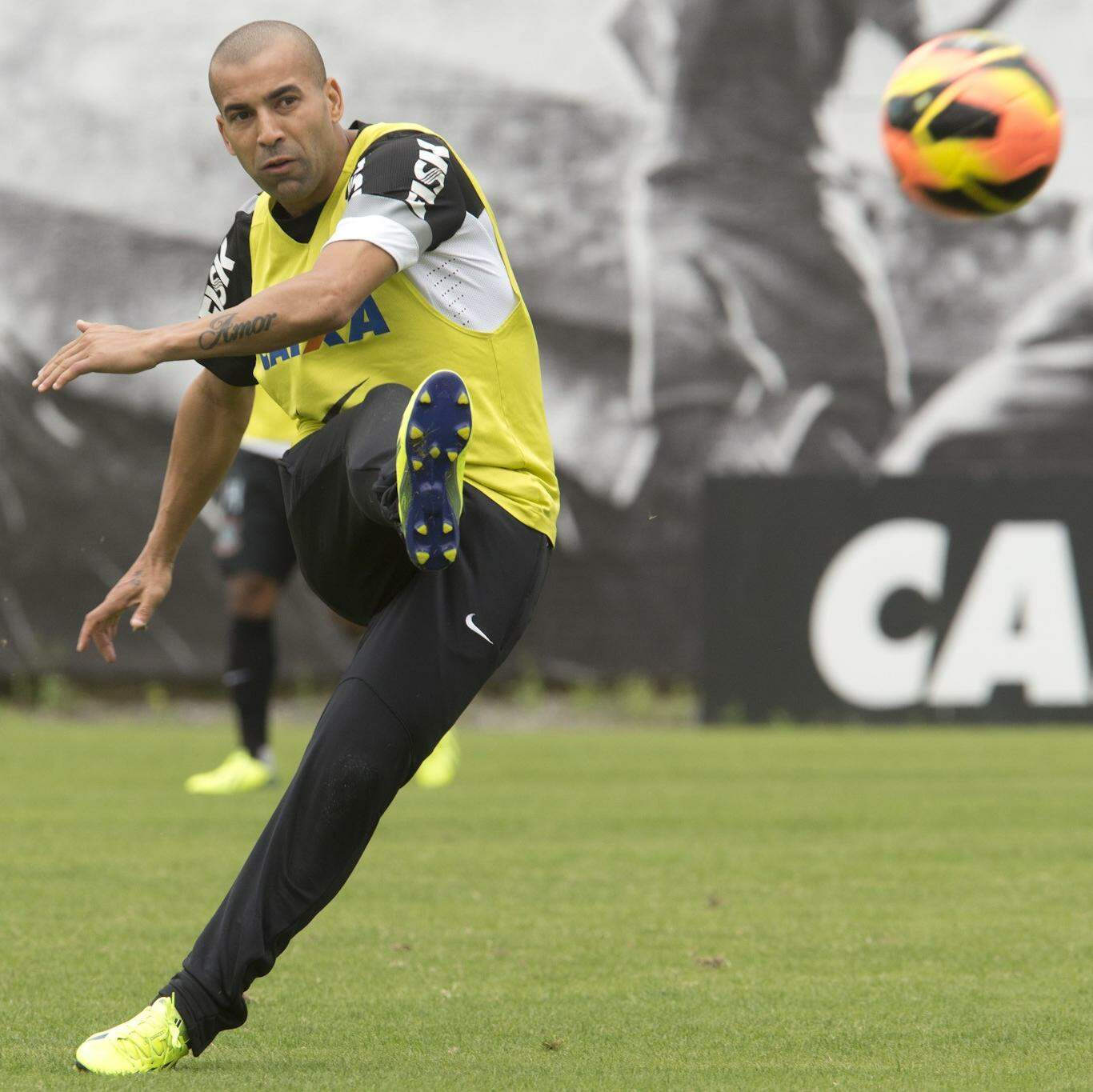 Emerson Sheik vira padrinho do filho de chef de cozinha que ganhou selinho  - Esporte - Extra Online