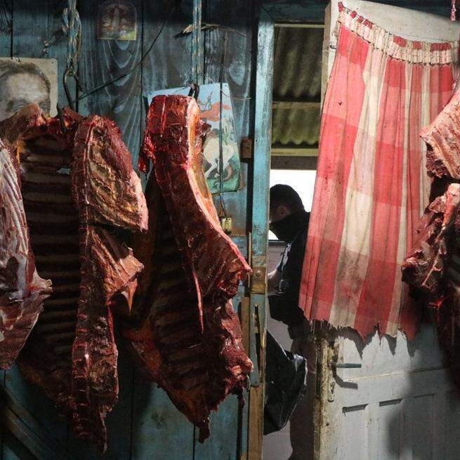 A Gazeta  Polícia fecha abatedouro ilegal que vendia até carne de