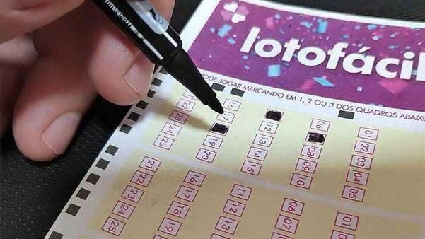 Como pode? Lotofácil tem 4 ganhadores — e 3 deles apostaram na mesma casa  lotérica! - Seu Dinheiro
