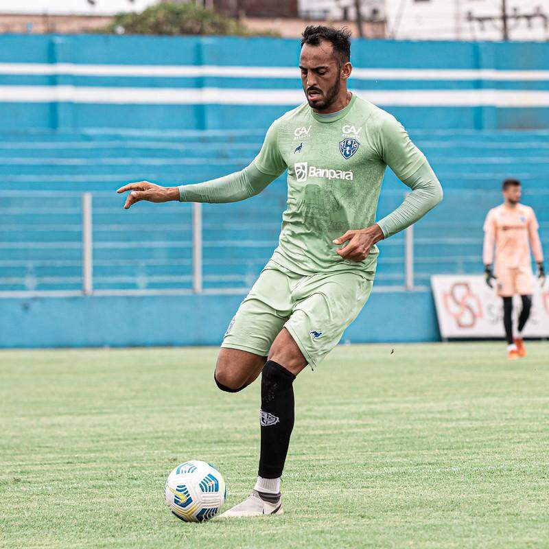 Lucas Costa não treina com elenco do Paysandu e é dúvida para