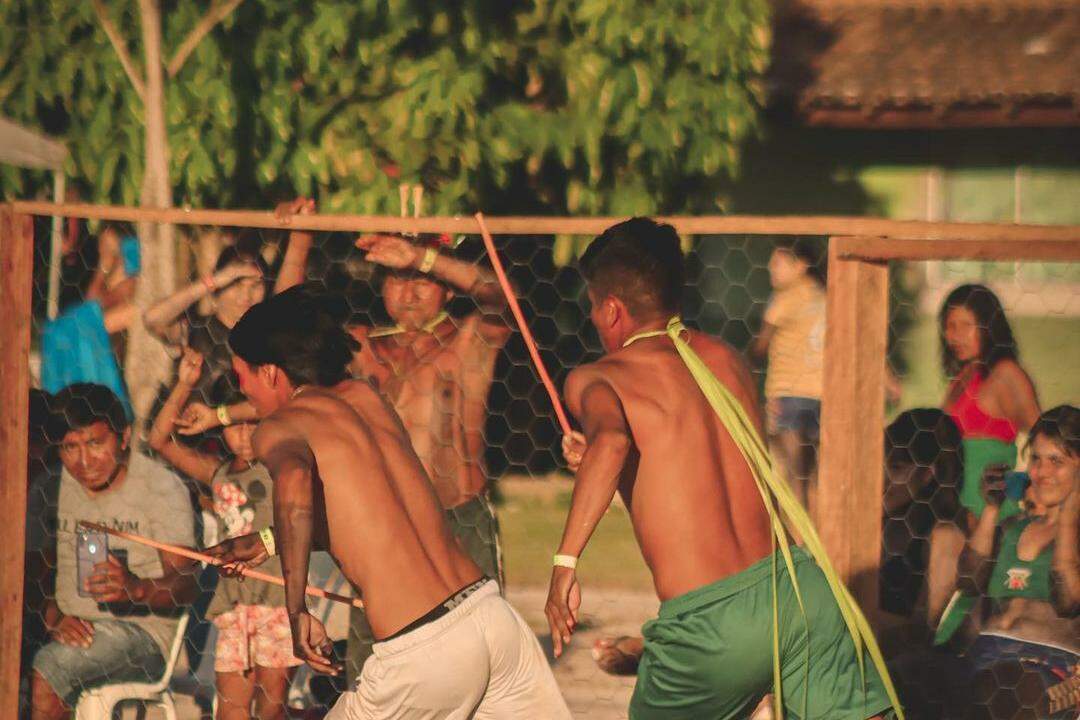 Cultura: Conheça a corrida tradicional indígena com tora