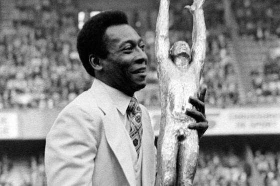 ____ Pelé foi o melhor jogador de futebol do século xx.