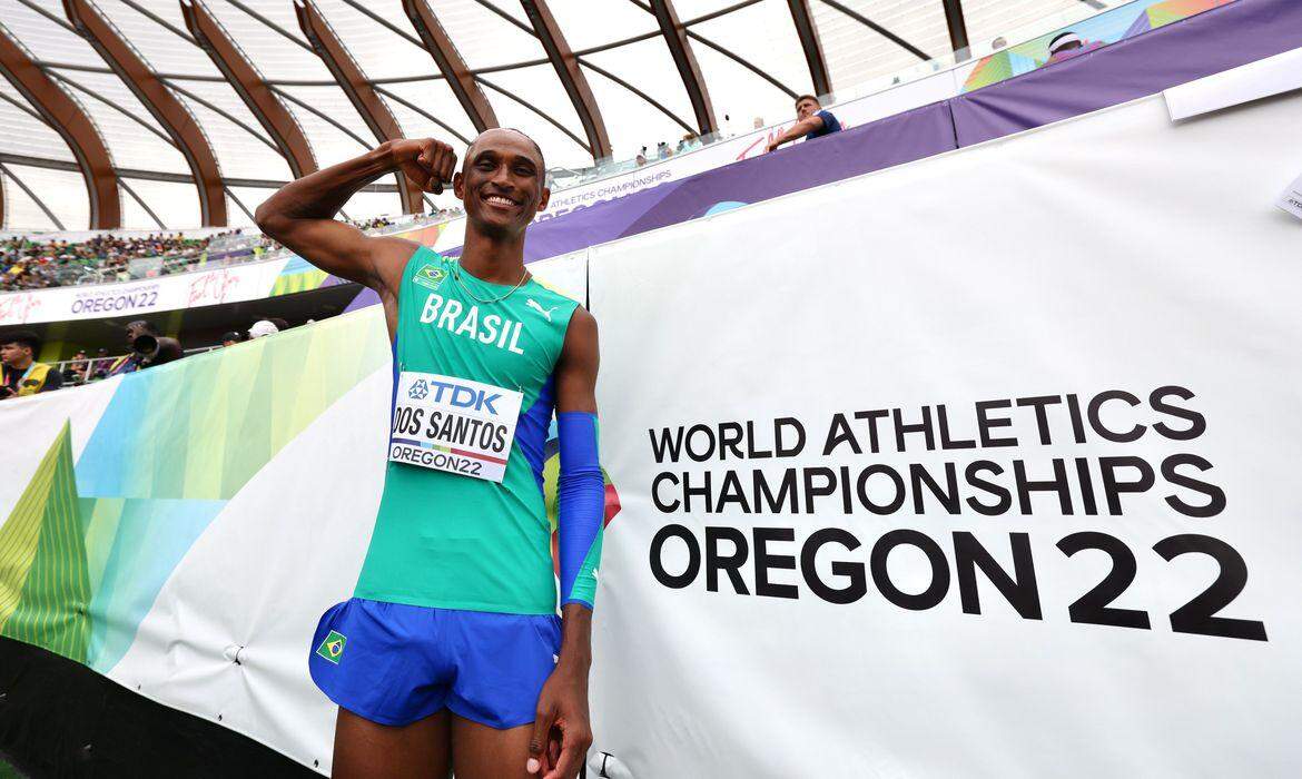 Brasiliense é campeã dos 100 metros com barreiras no Mundial Escolar de  Atletismo