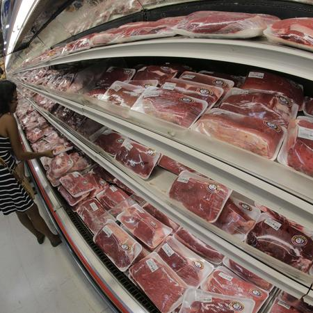 Alta do preço da carne aumenta o consumo de ossos • DOL