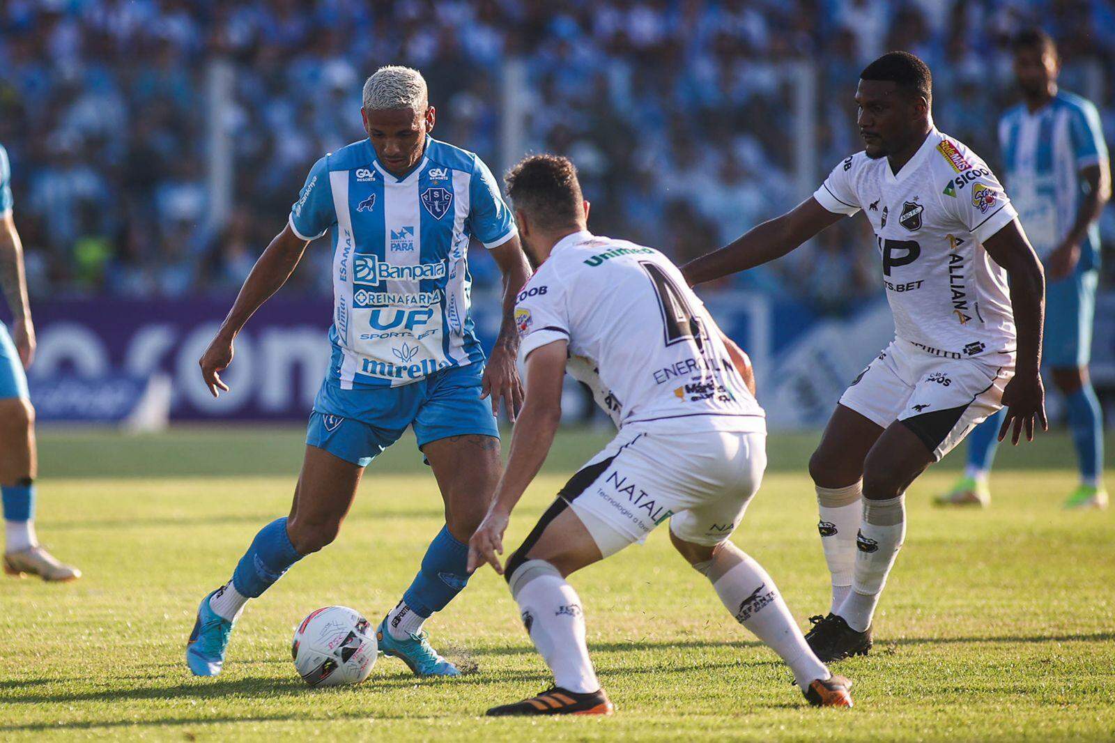 Jogo do Brasil? Nem de graça… - Placar - O futebol sem barreiras