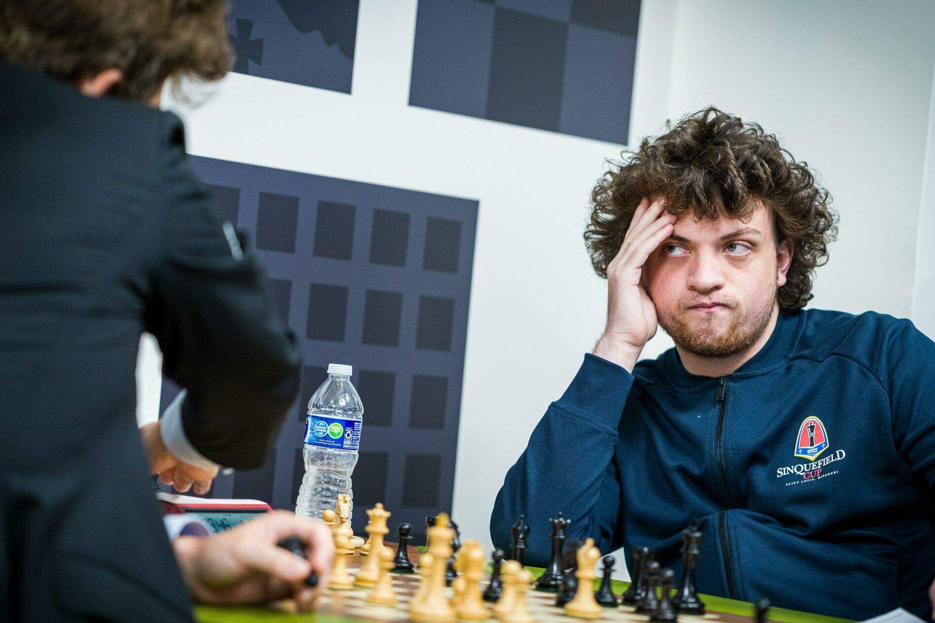 Quem é atualmente o melhor jogador de xadrez do mundo e quais