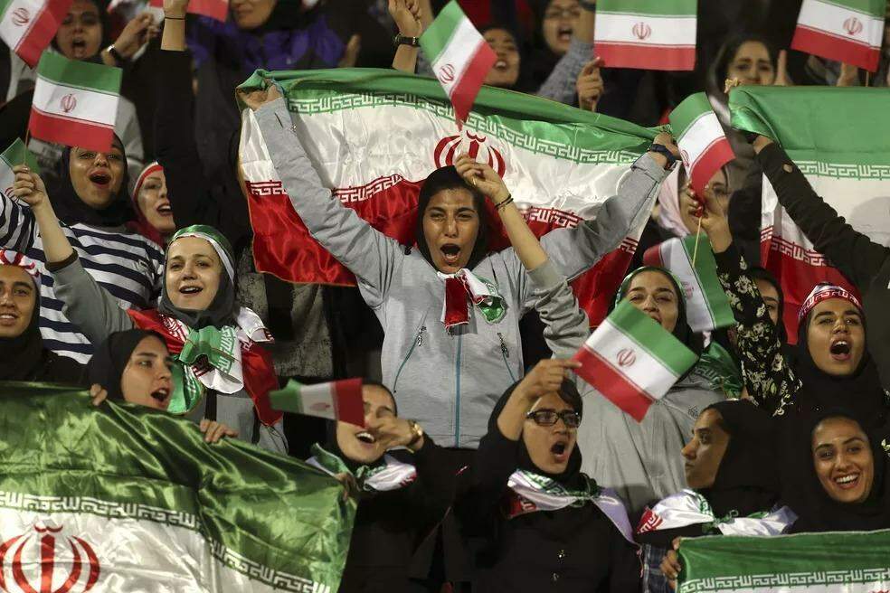 Mesmo com proibição da Fifa, Copa ajuda mulheres iranianas na busca por  direitos - Lei em Campo