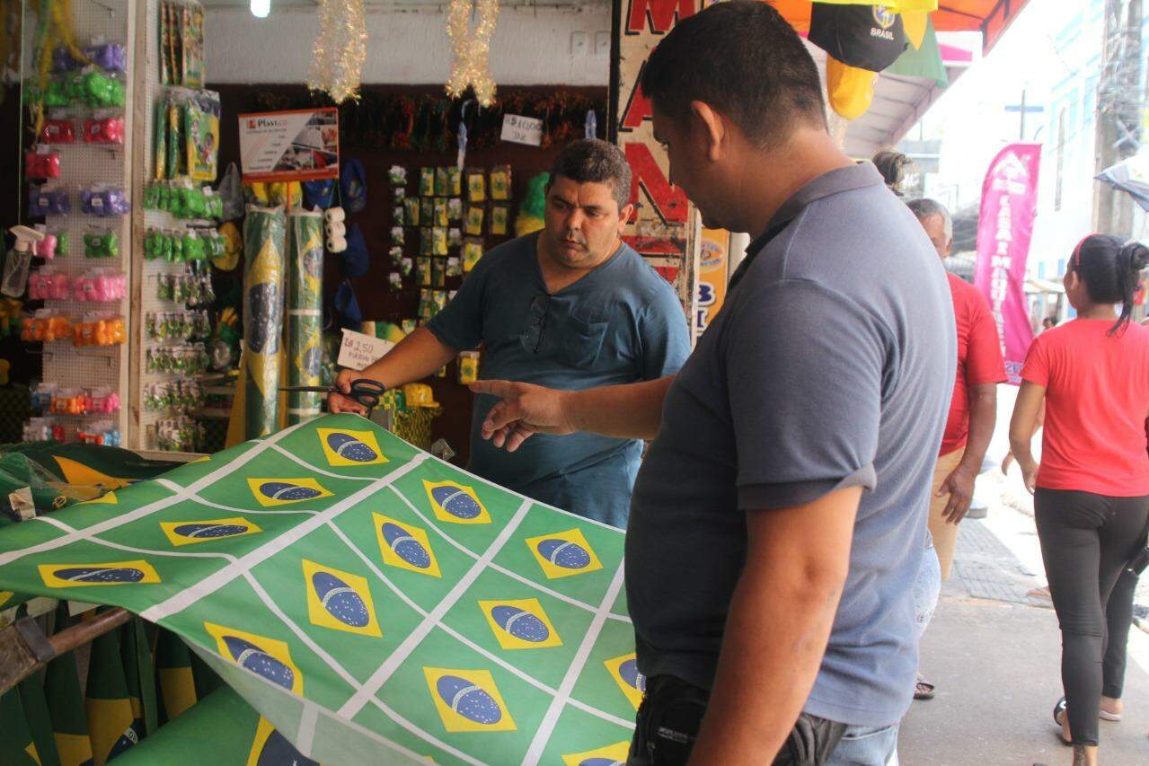 NE1, Comércio popular do Centro do Recife aposta na venda de produtos para  a Copa do Mundo