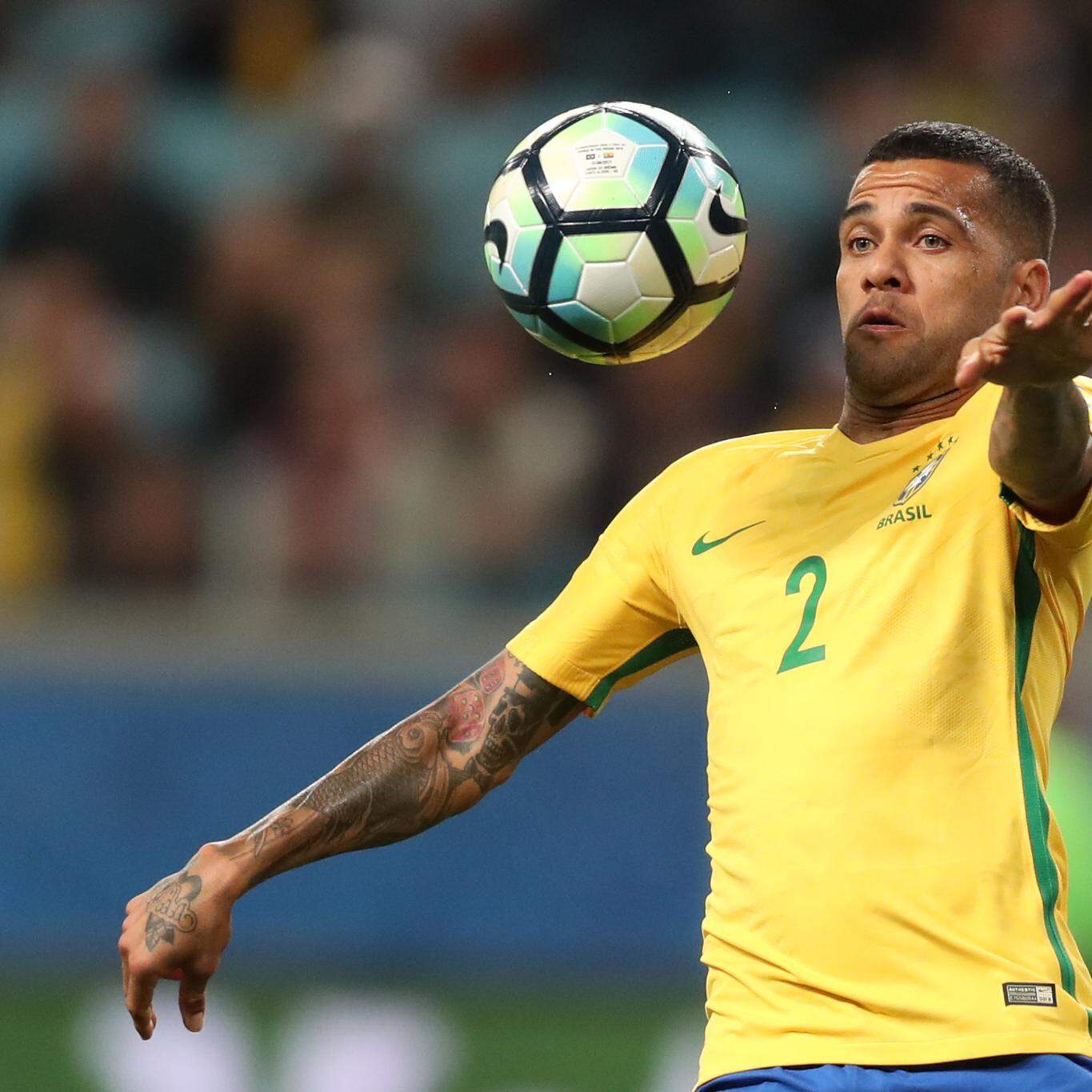 Daniel Alves pode se tornar o brasileiro mais velho a jogar uma Copa -  07/11/2022 - UOL Esporte