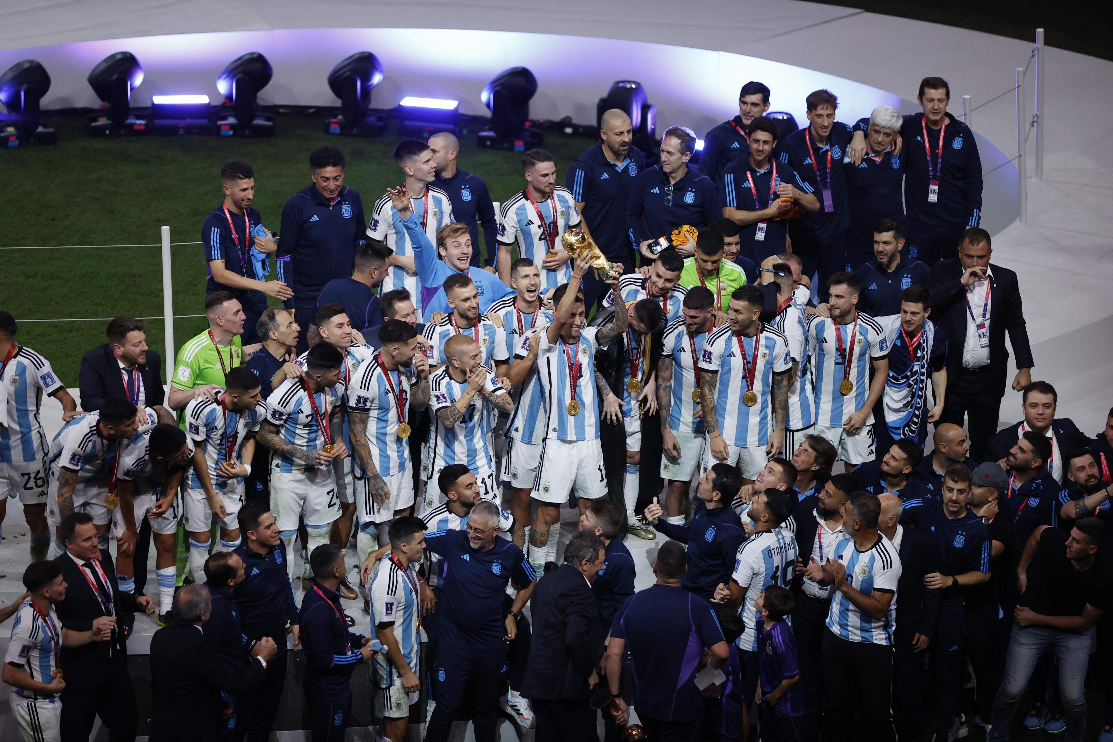 Baixe o pôster da Argentina campeã da Copa do Mundo - 18/12/2022