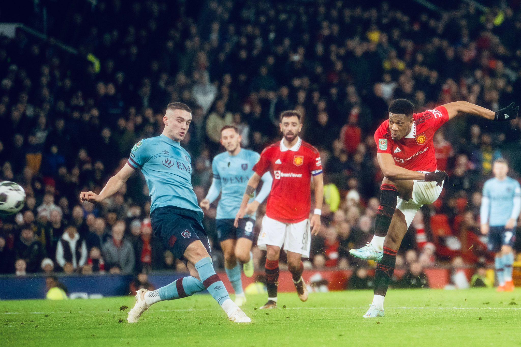 Campeonato Inglês: Assista ao vivo e de graça ao jogo Manchester United x  Manchester City