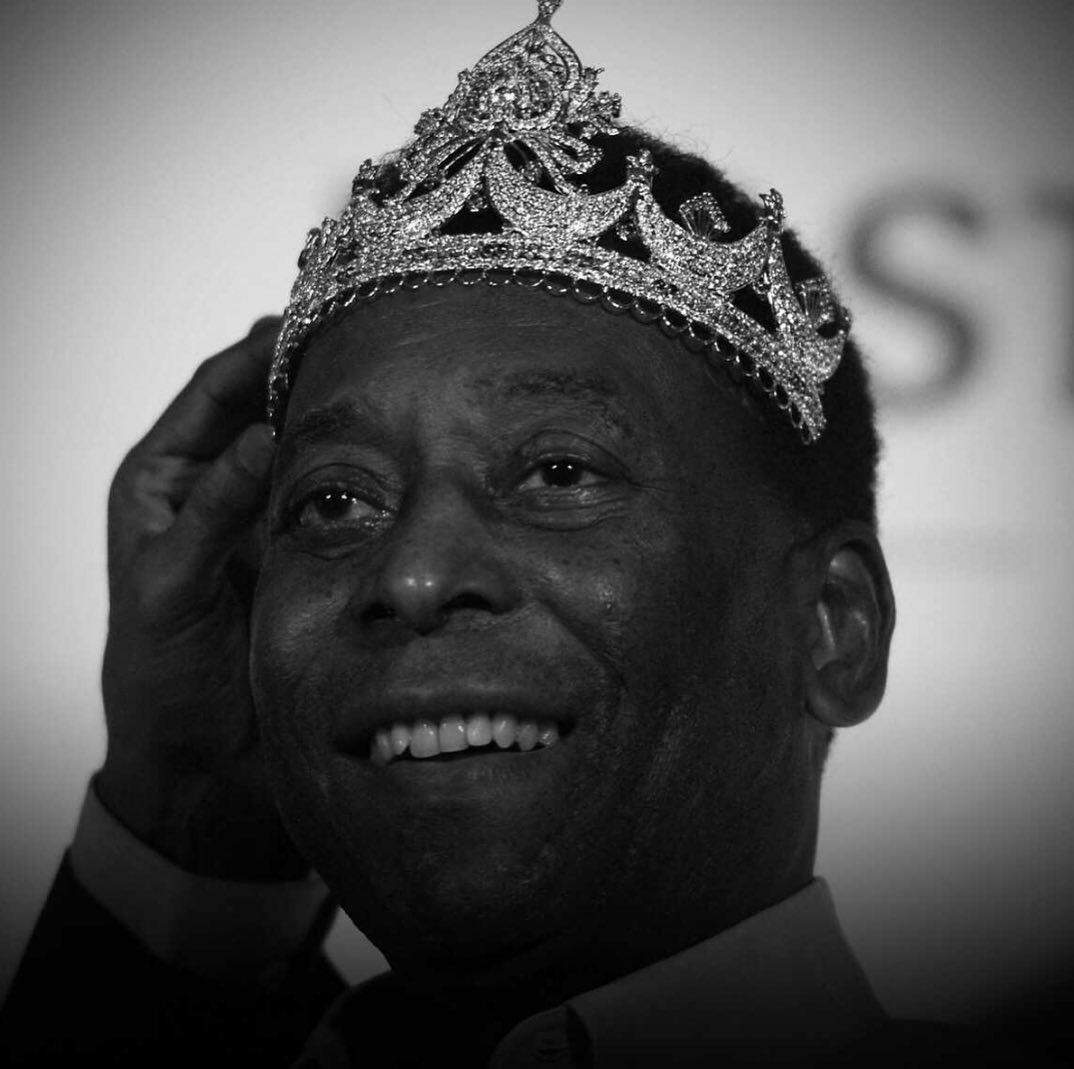 Rua Rei Pelé: moradores lamentam a morte do maior jogador de todos
