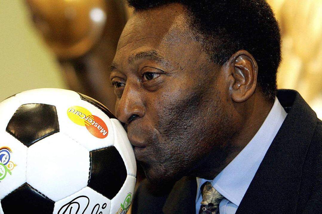 Pelé fez primeiro, confira vídeo comparando lances de craques do