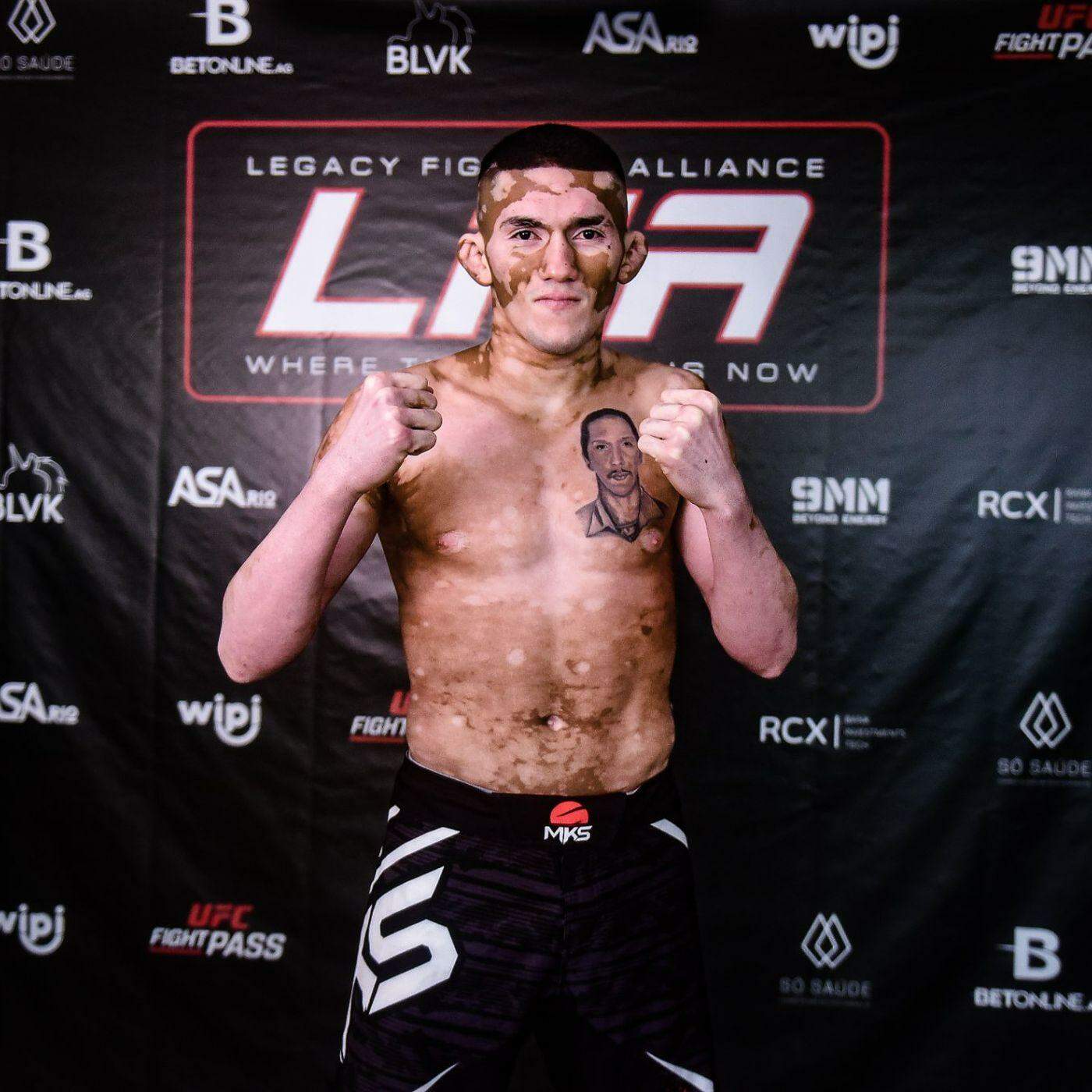 Último a vencer Poatan no kickboxing, russo estreia no MMA em