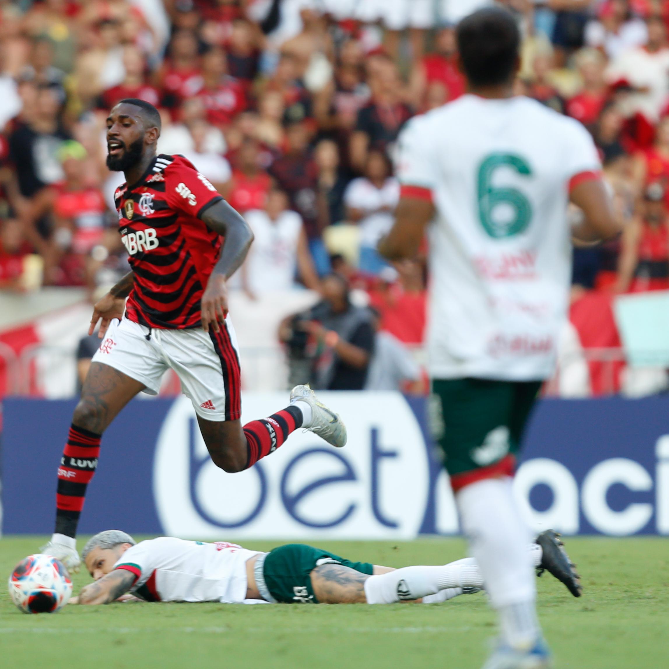 Do Flamengo para o Barcelona: lateral de apenas 19 anos está na mira do  clube catalão, Futebol