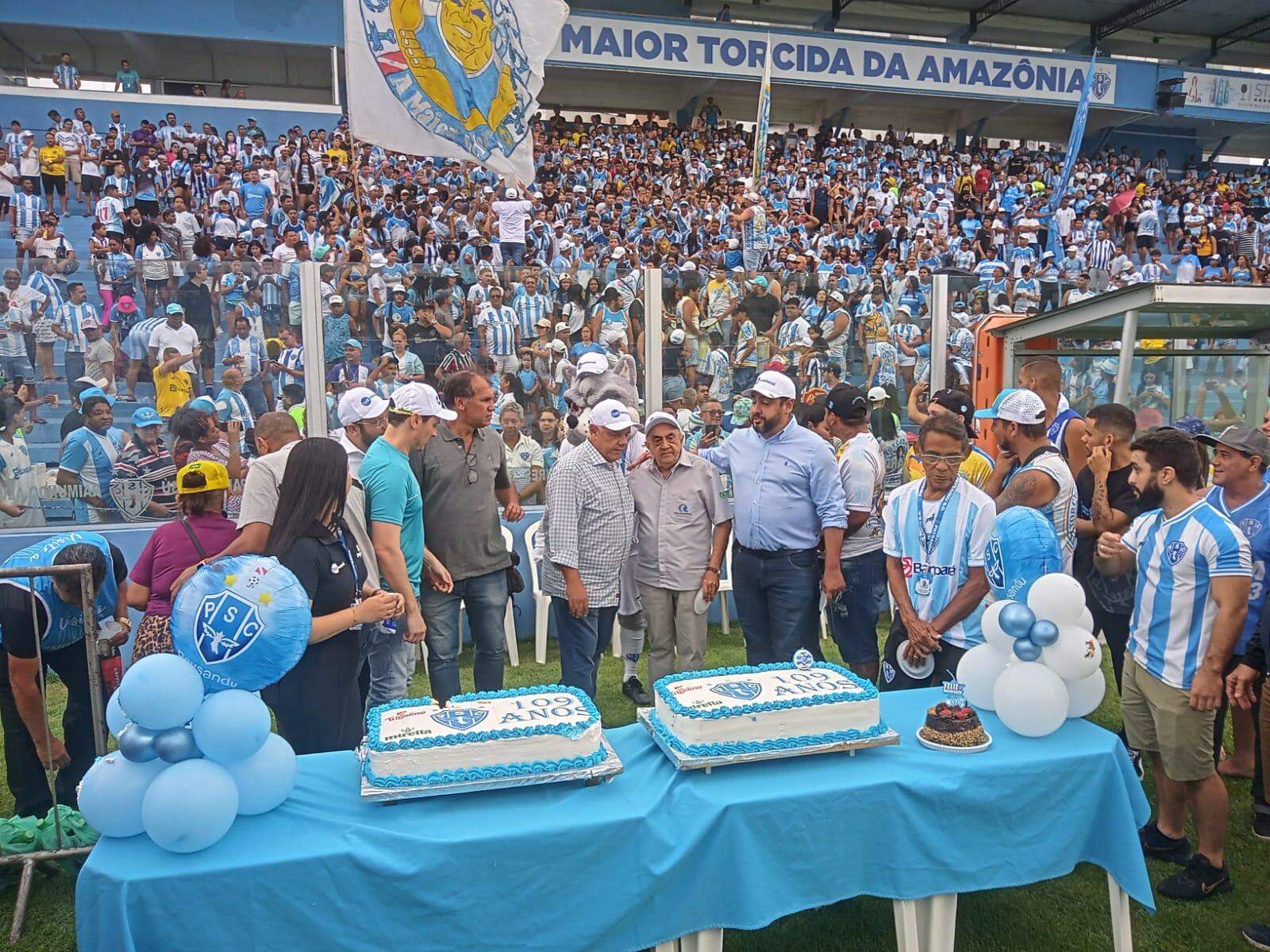 VÍDEO: festa da torcida e jogadores com a classificação antecipada