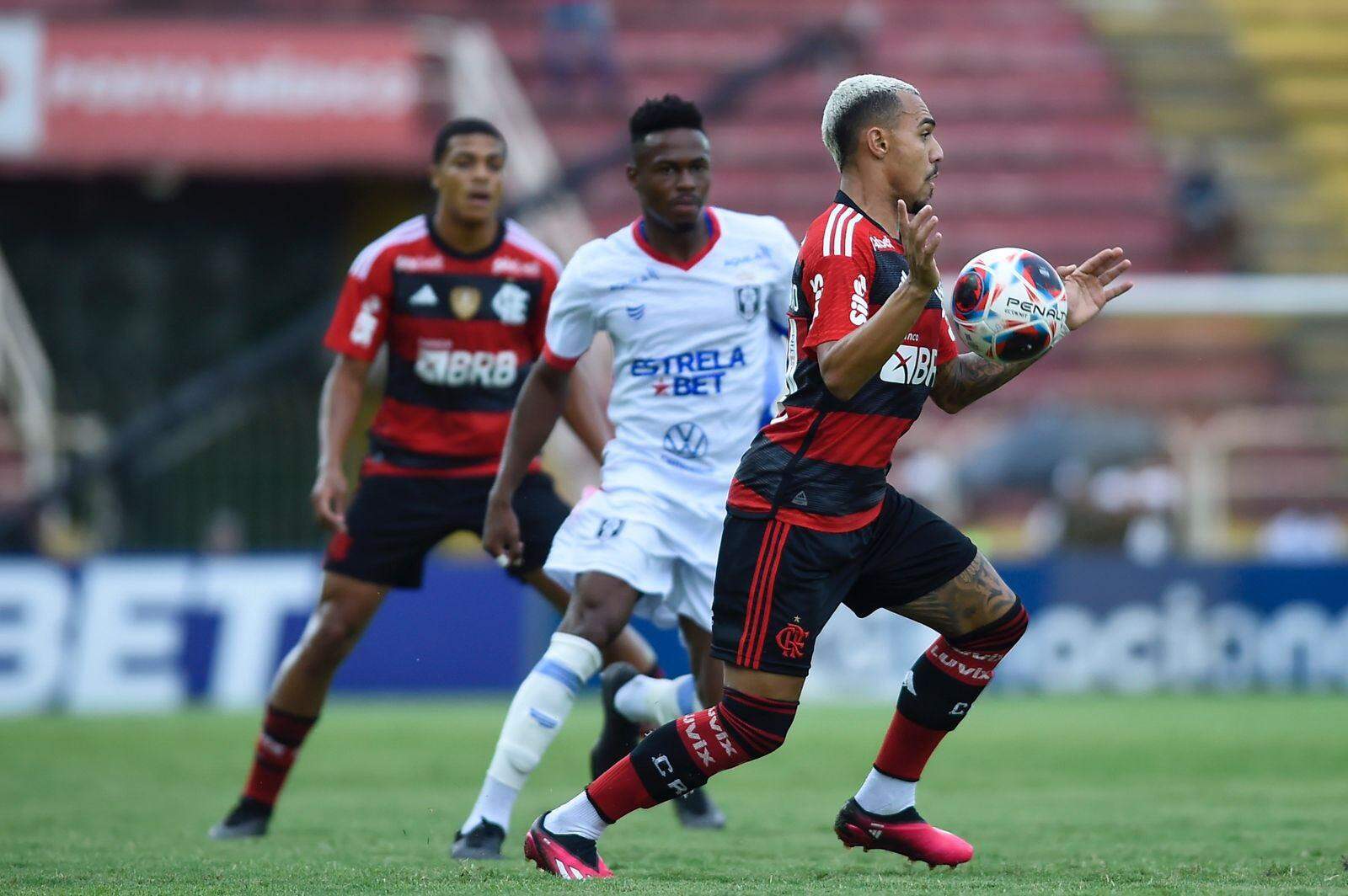 Onde vai passar o jogo do Flamengo hoje: saiba como assistir a Recopa ao  vivo