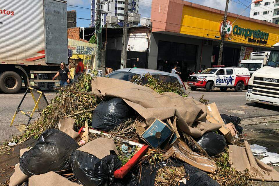 Moradores denunciam estacionamento irregular em dia de jogo no