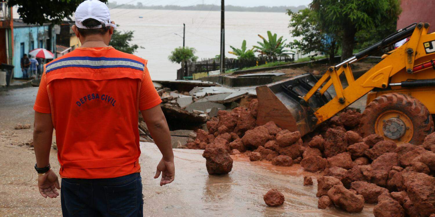 Governo monta força-tarefa para resgatar brasileiros em região de