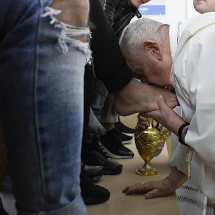 Papa cancela participação em procissão da Via Sacra pela primeira vez