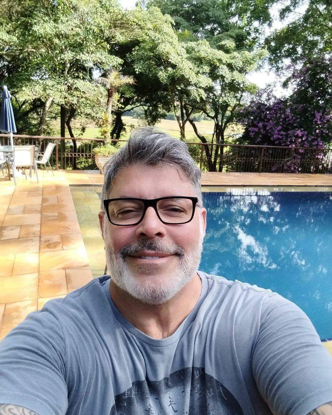 Alexandre Frota conta detalhes sobre a foto do ensaio nu com modelos |  Celebridades | O Liberal