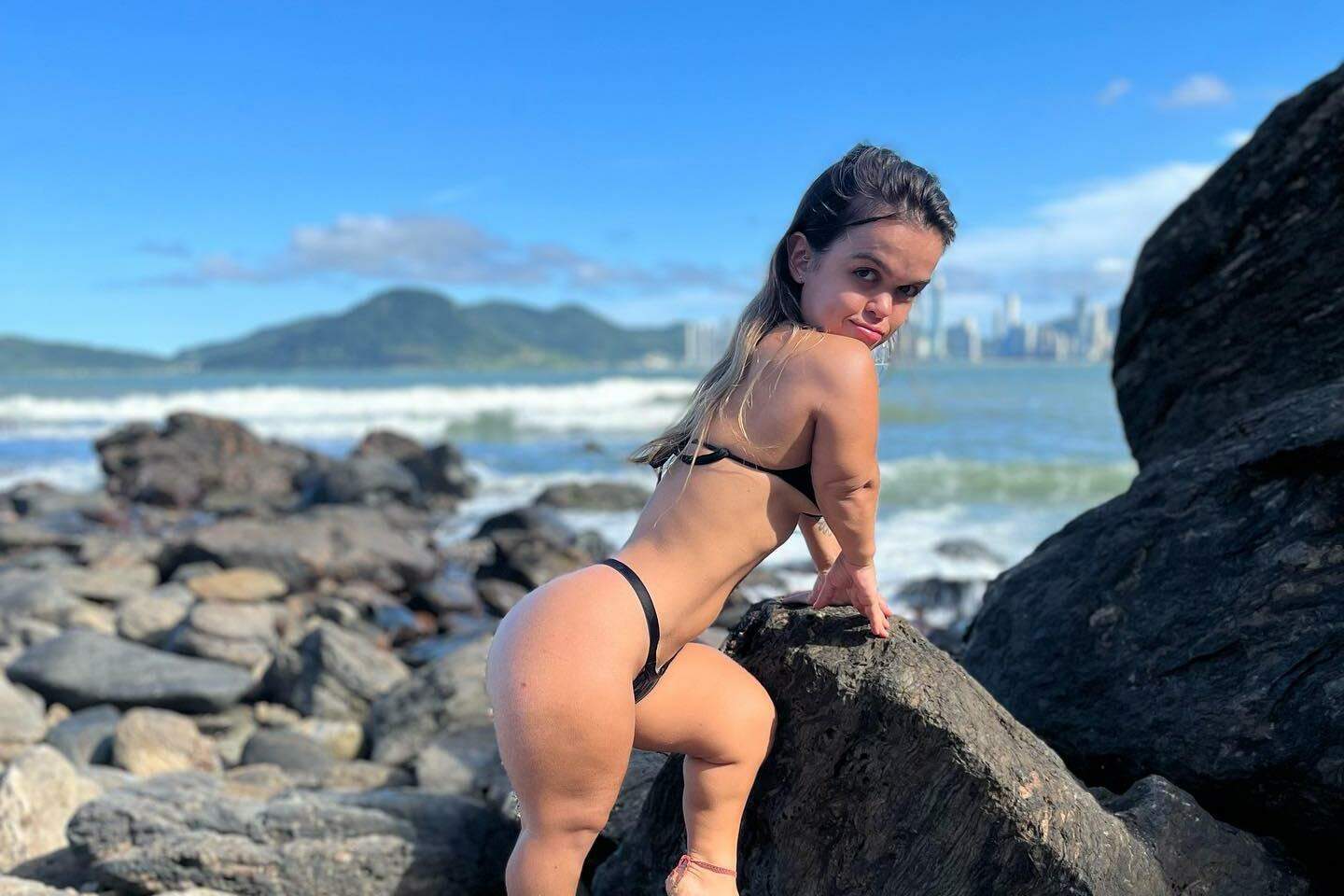 Veja quem é a influenciadora digital com nanismo que faz sucesso no  Onlyfans e fatura alto; fotos | Celebridades | O Liberal