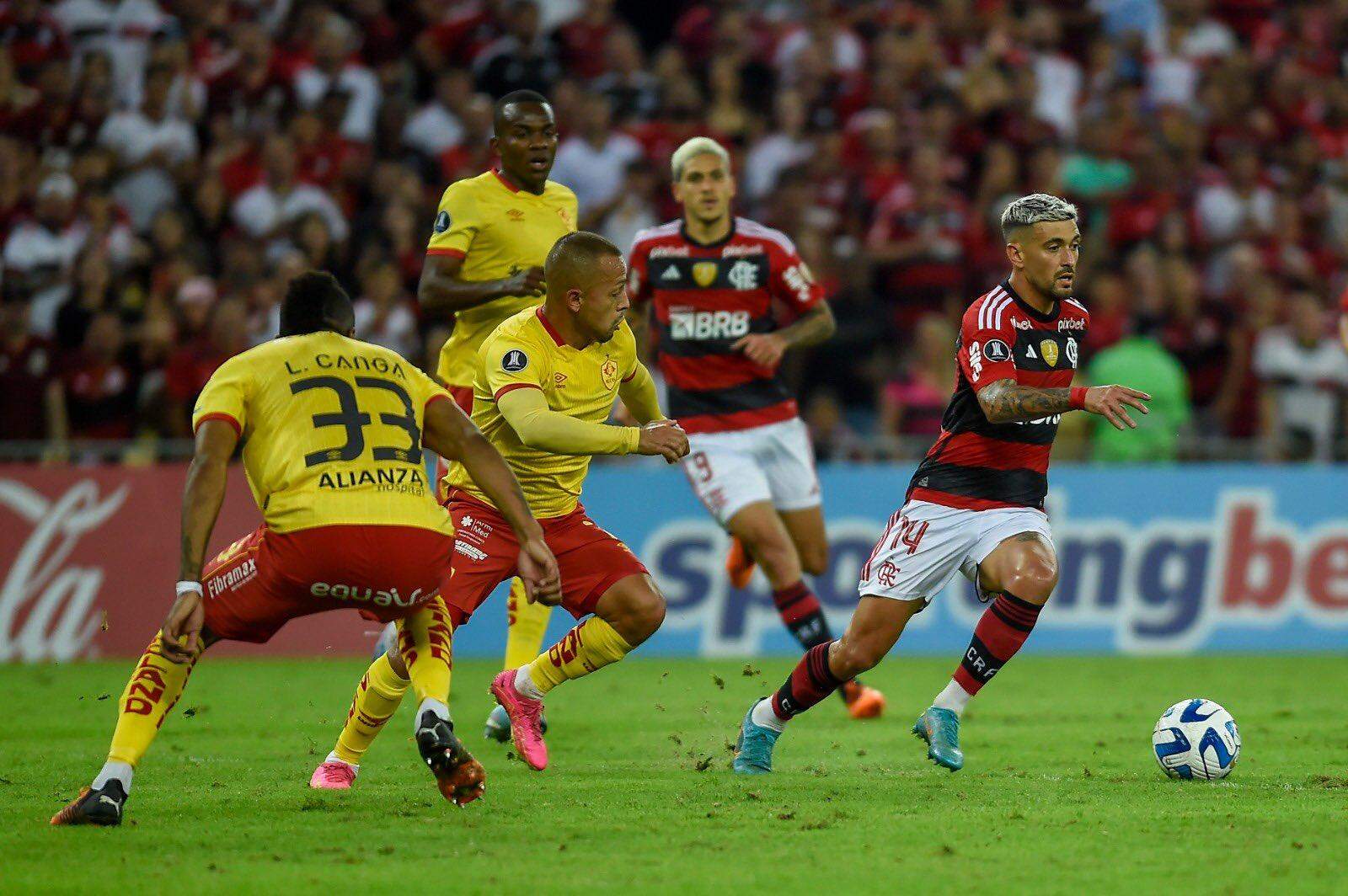 Flamengo x São Paulo: onde assistir e escalações do jogo pelo