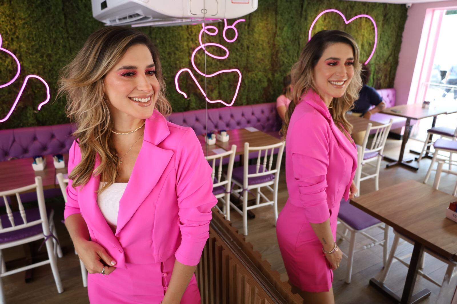 Barbiecore: looks rosas prometem dominar as salas de cinema e a