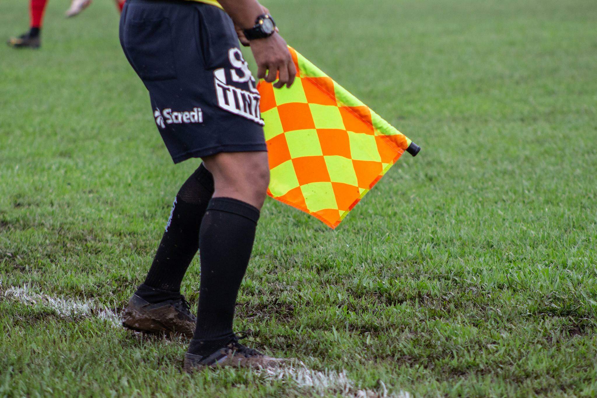 Vídeo! Treinador é baleado durante tiroteio em partida de futebol, Esporte