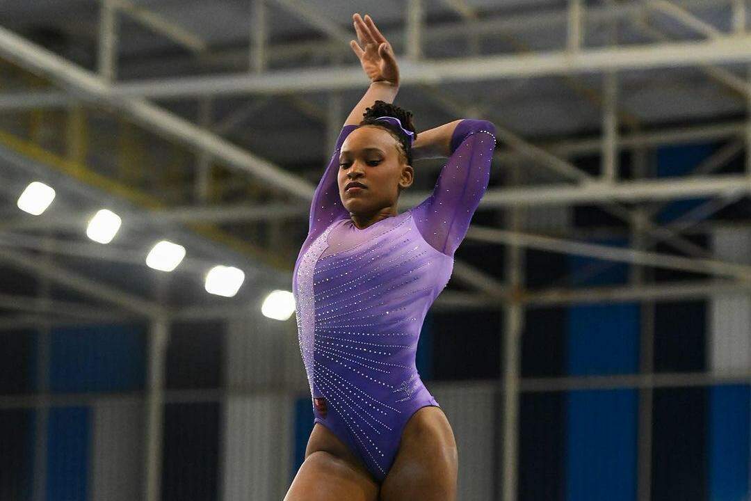 Rebeca Andrade festeja 1º pódio 100% preto no Mundial: Wakanda Forever, ginástica  artística