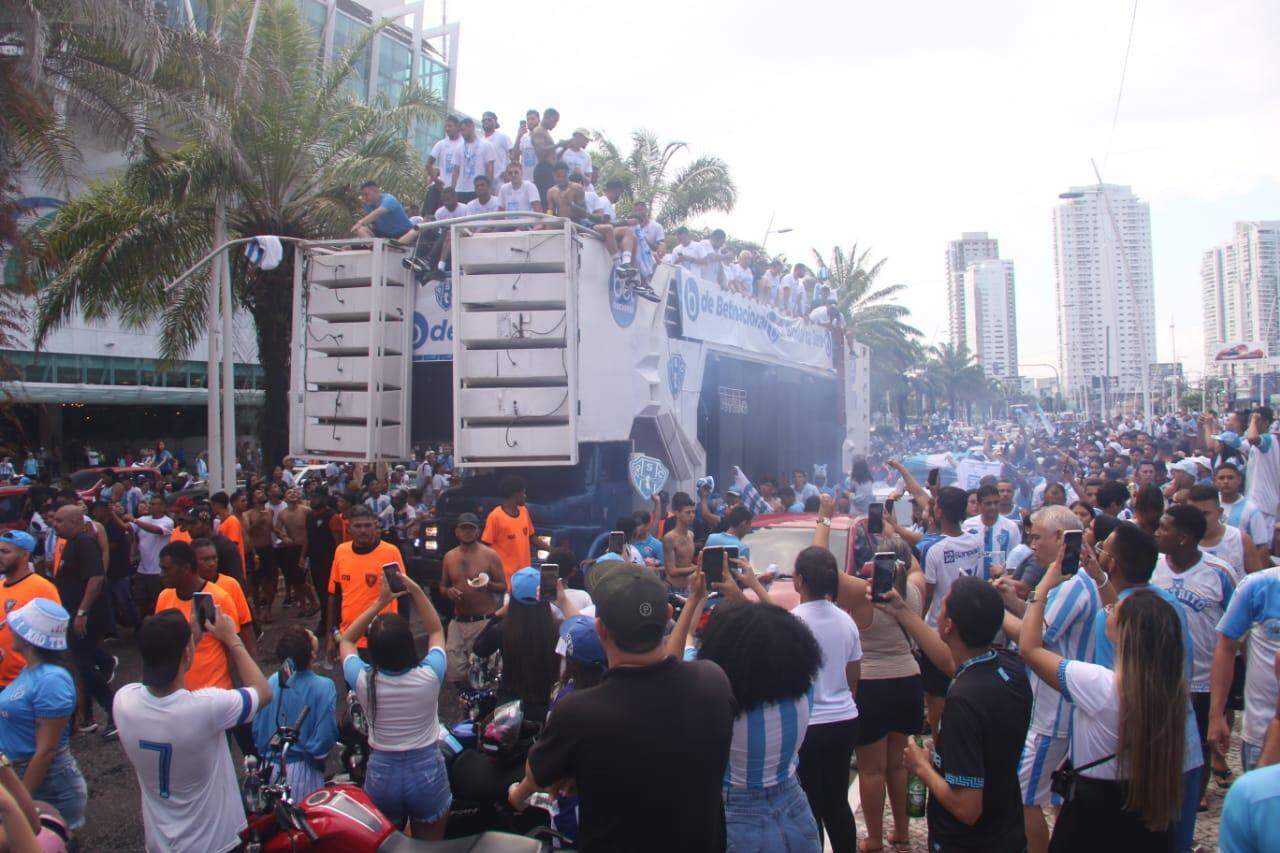 VÍDEO: festa da torcida e jogadores com a classificação antecipada