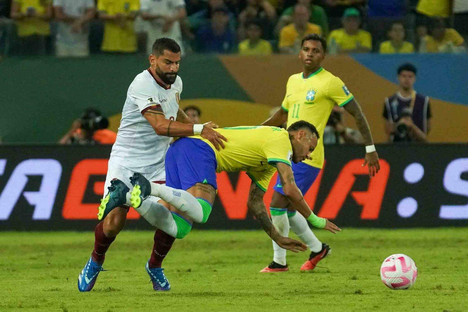 Na noite de ontem após o jogo do Brasil e Venezuela em Cuiabá, o jogo de  ontem de noite 
