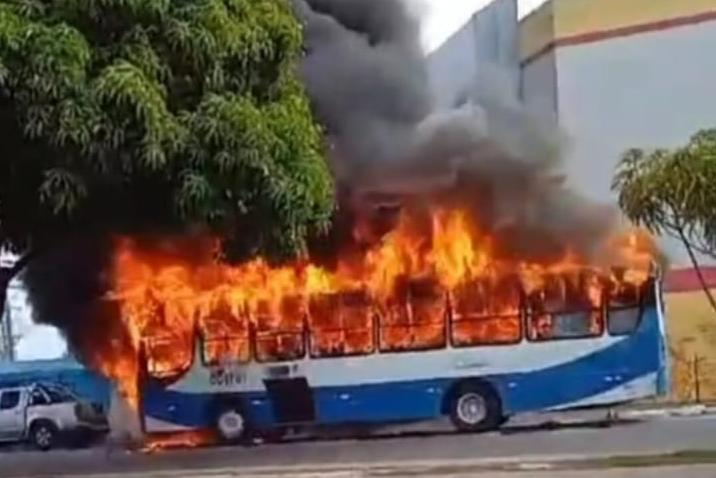 Ônibus do Atlético-PB pega fogo em viagem, mas delegação sai ilesa, atlético-pb