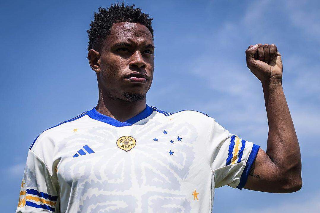 Cruzeiro, Atlético-MG e Internacional lançam camisa em homenagem ao mês da Consciência  Negra, Futebol