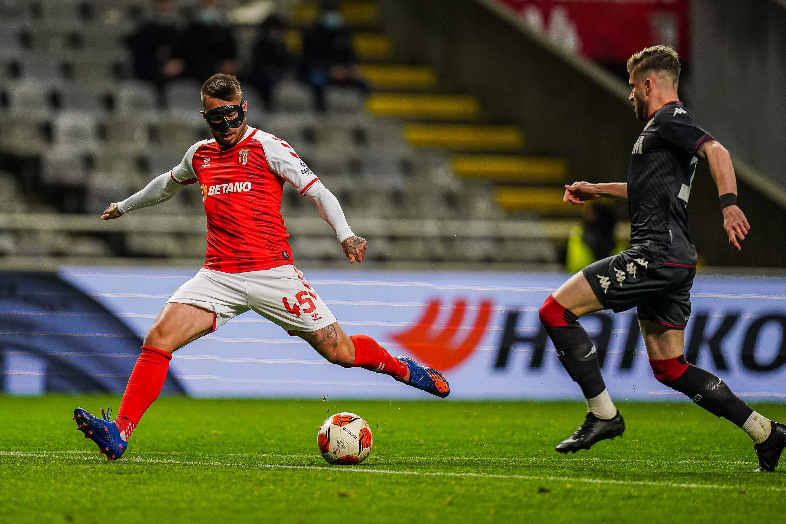 Napoli x Braga: onde assistir ao vivo e o horário do jogo de hoje