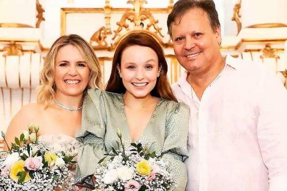 Pais De Larissa Manoela Não Foram Convidados Para O Casamento Da Filha ...