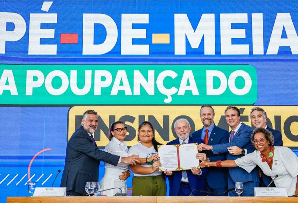 Governo Pagará R$ 2 Mil Por Ano, Mais Bônus, Para Alunos Do Ensino ...